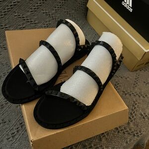 Steve Madden Black Sandals with Minimalist Design